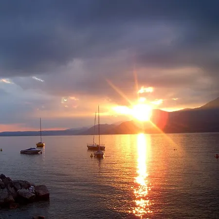 Appartamenti Menapace Torri Del Benaco Esterno foto