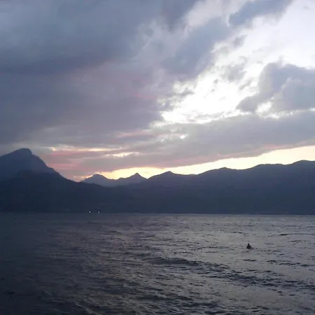 Appartamenti Menapace Torri Del Benaco Esterno foto